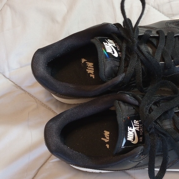 Nike Womens Air Force 1 Sneakers Sz 8.5 Black Chunky Low White Athletic Comfy - Picture 3 of 9